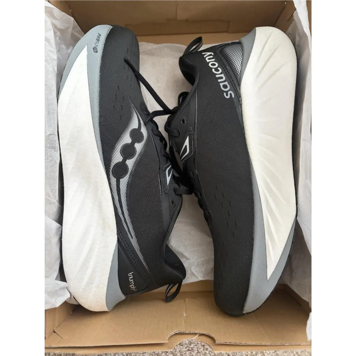 Saucony Triumph 22 “black/white” Men’s Size 8.5 Run Running