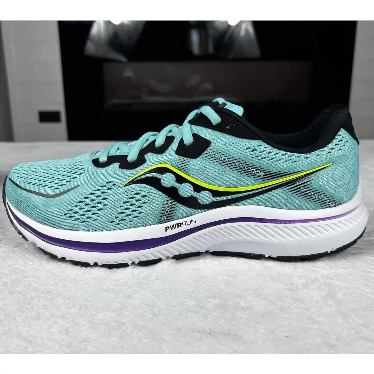 Saucony Omni 20 Womens Running Shoes Size 10.5 Cool Mint Green Athletic Sneakers