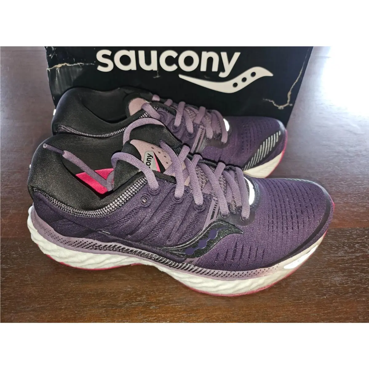Saucony Hurricane 22 Purple Woman’s Shoes Size 5.5 M