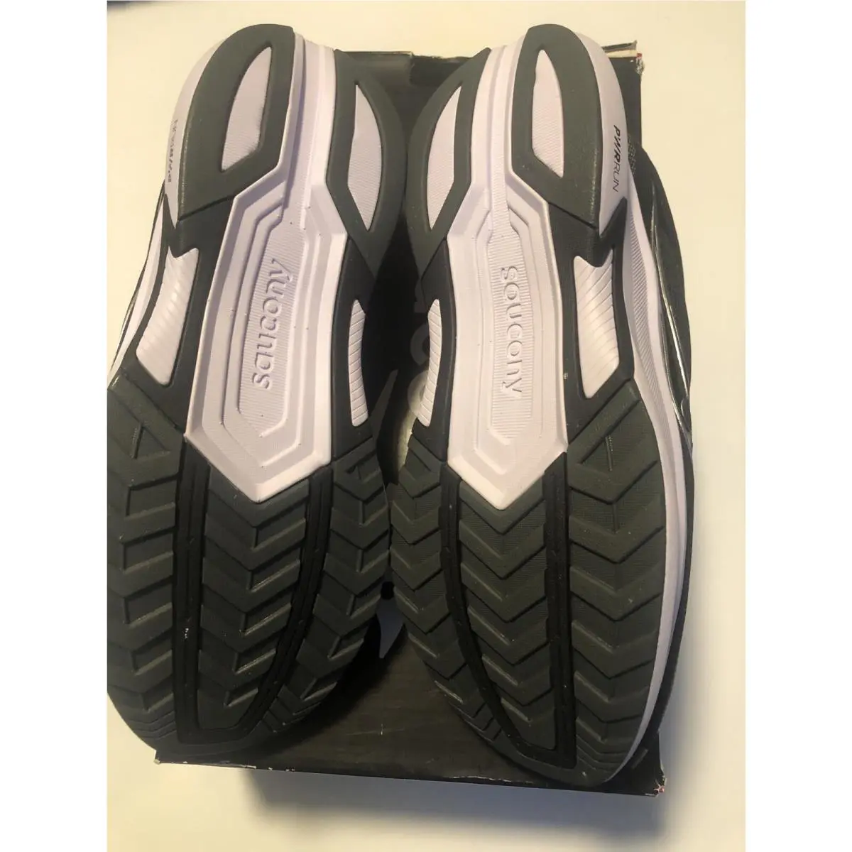 Saucony shoes - Saucony Axon - Axon - Black 1