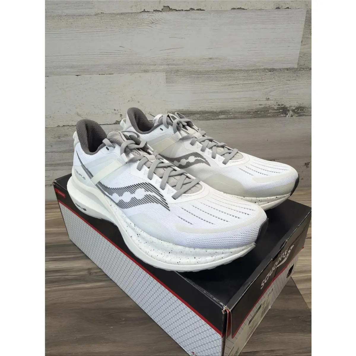 Saucony Tempus S10720-11 White Running Shoes Sneakers Women`s Size 11.5