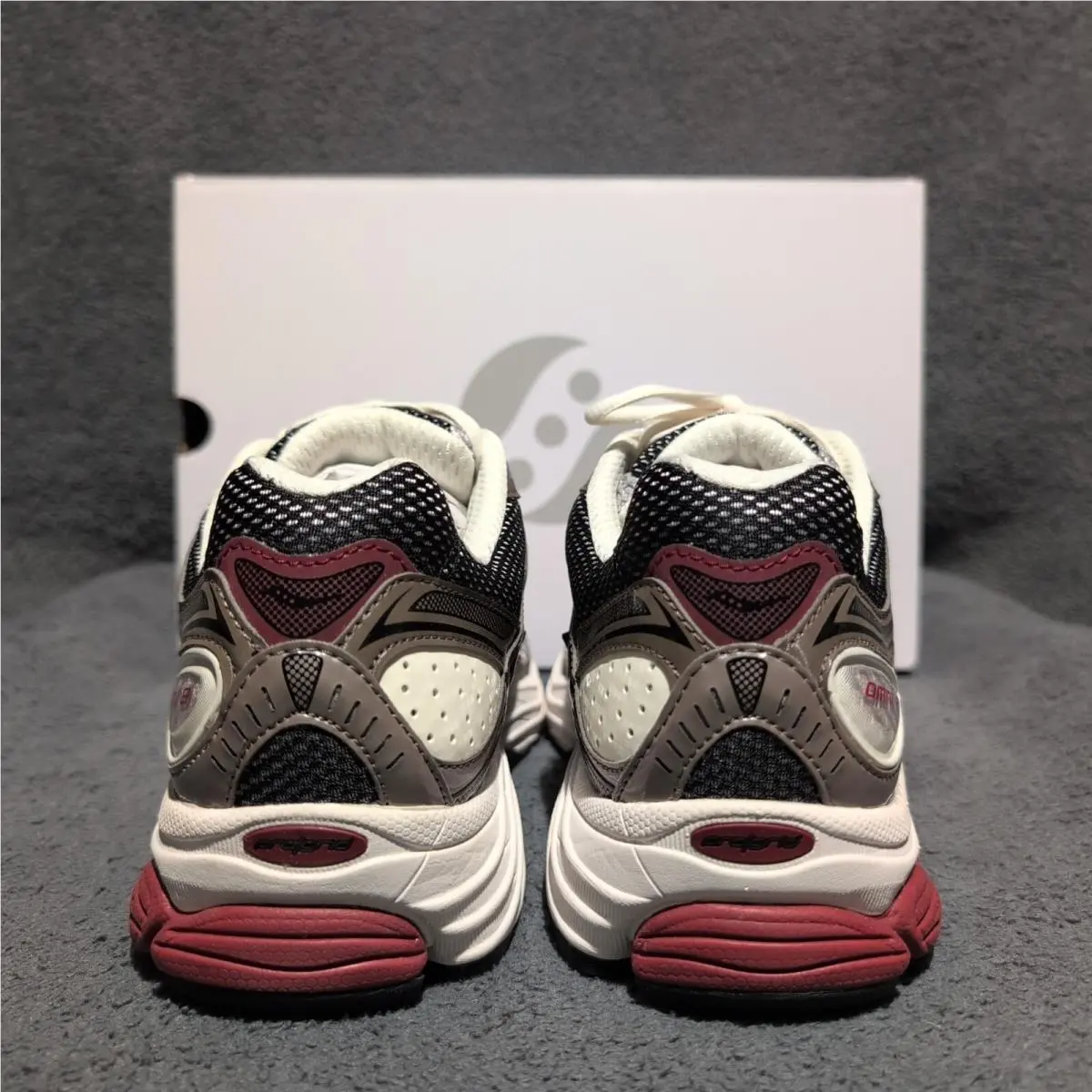 Saucony shoes - Saucony ProGrid Omni - ProGrid Omni - Brown 2