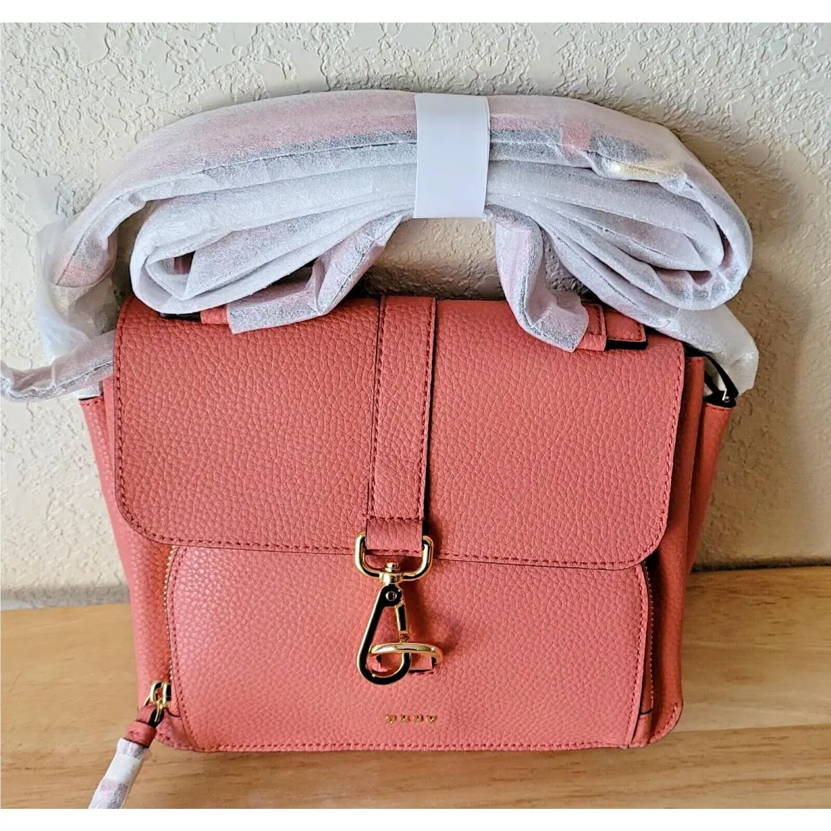 W/t Dkny Paris-pebble Split with Dog Clip Chic On-the-go Small Crossbody Bag