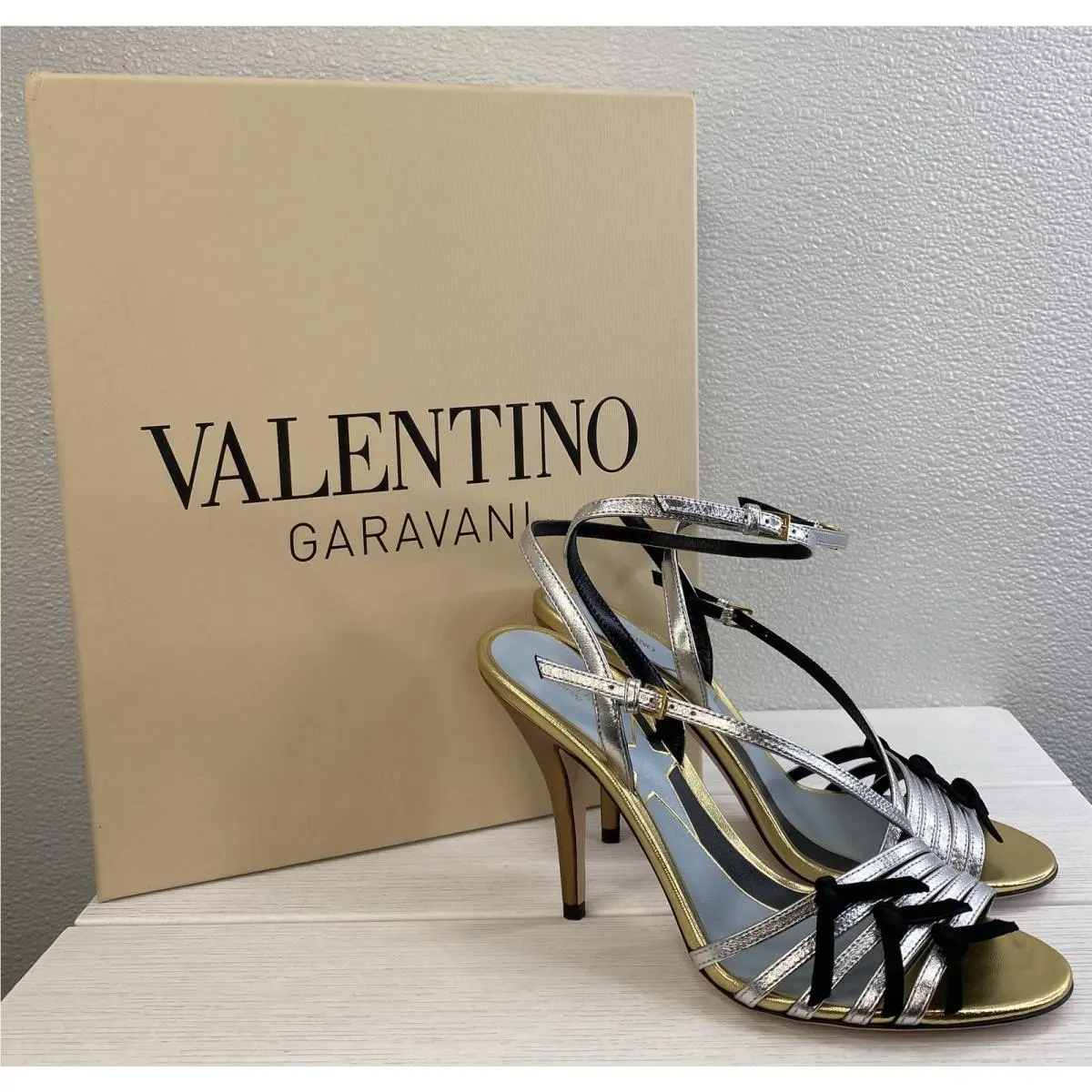 Valentino Garavani Metallic Sandals Women`s US6 EU36 Silver Leather Ankle Strap