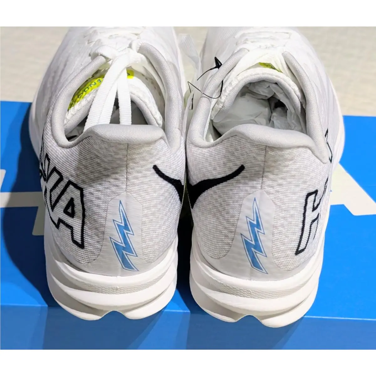 Hoka shoes - Hoka One One Crescendo MD - 1134520 - White 2