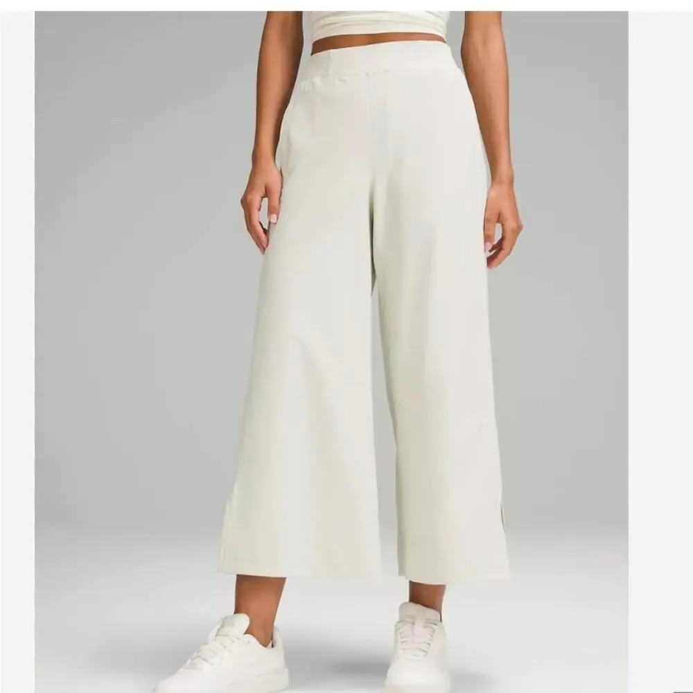 Lululemon Stretch Woven Wide Leg High Rise Crop Size L