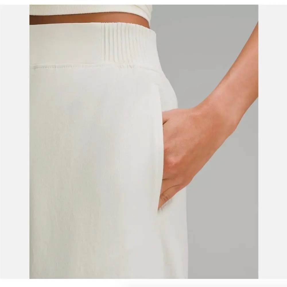 Lululemon clothing - Beige 2