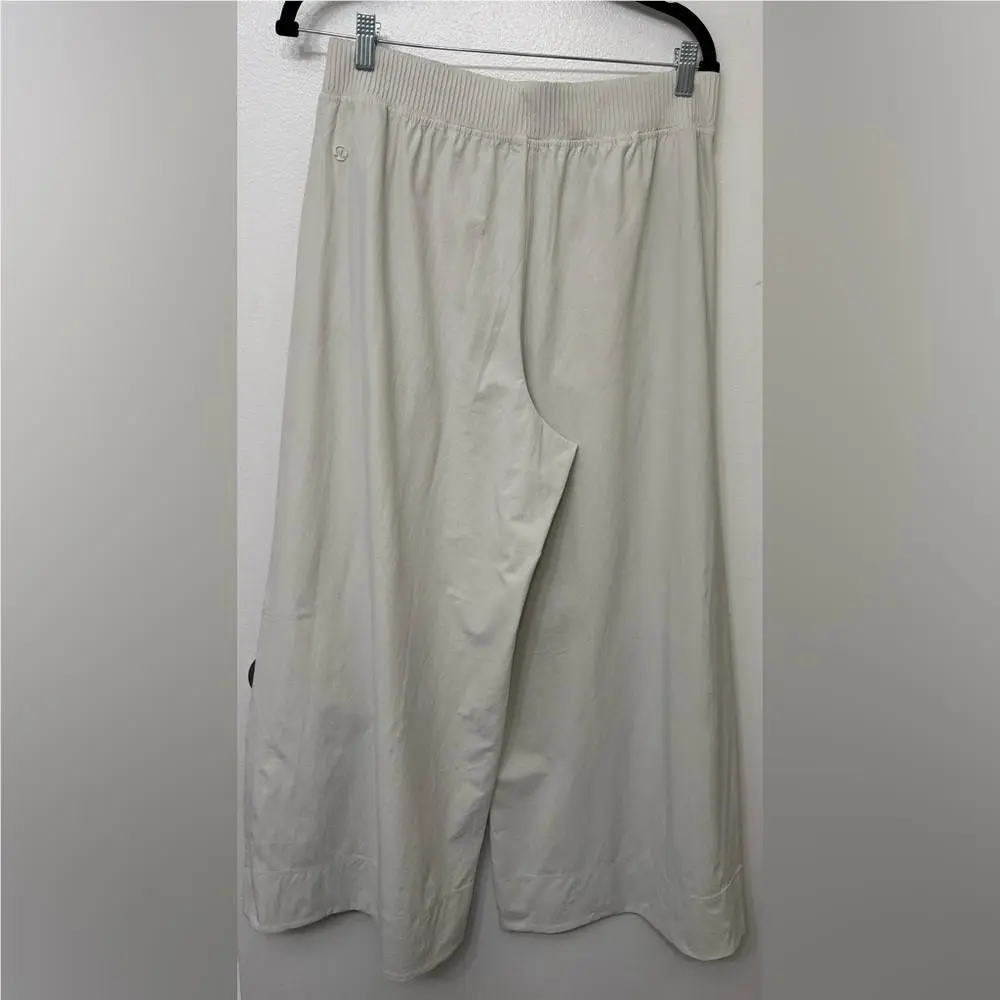Lululemon clothing - Beige 5
