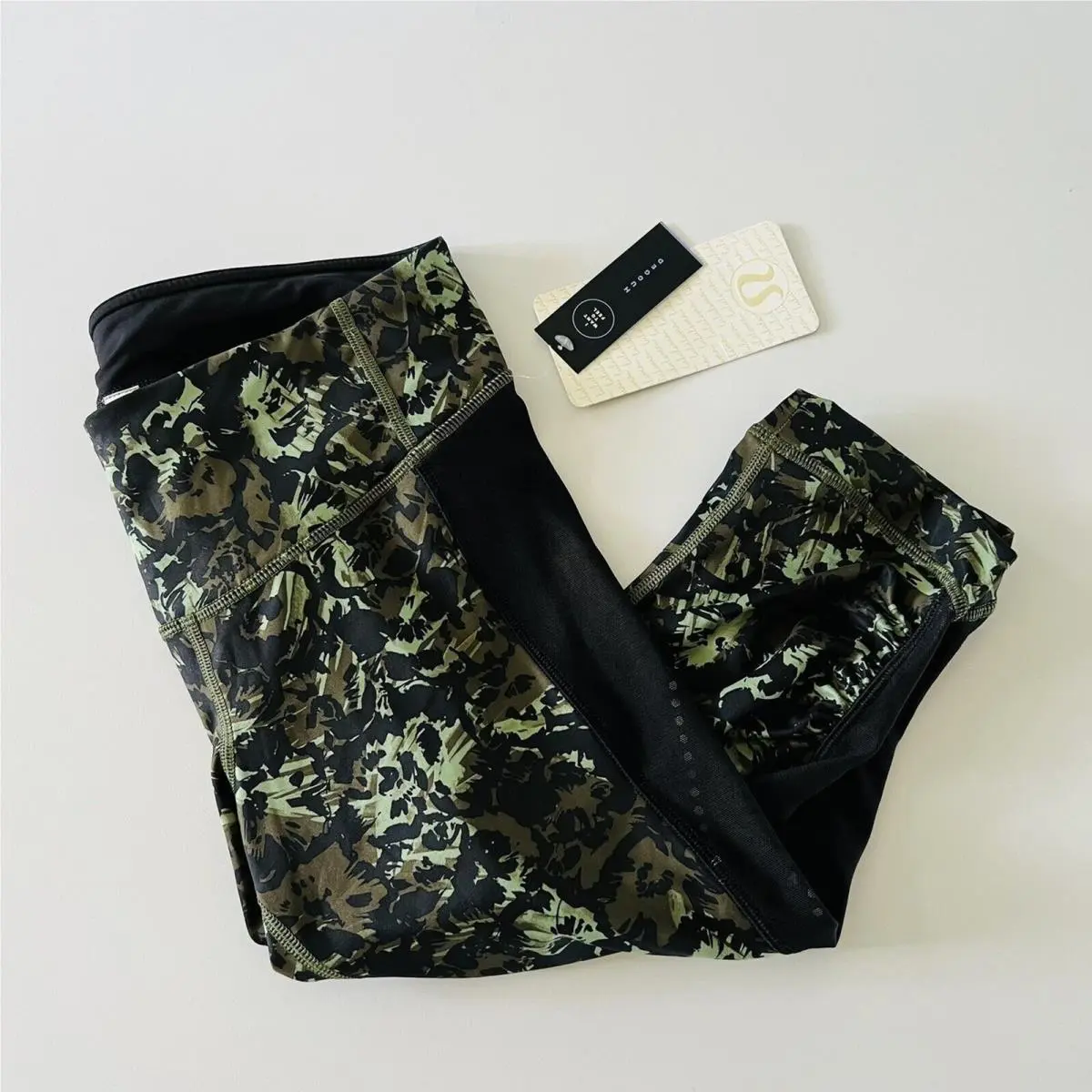 Lululemon Athletica Fleur Sombre Olive Black Stop At Nothing Crop Leggings -us 6