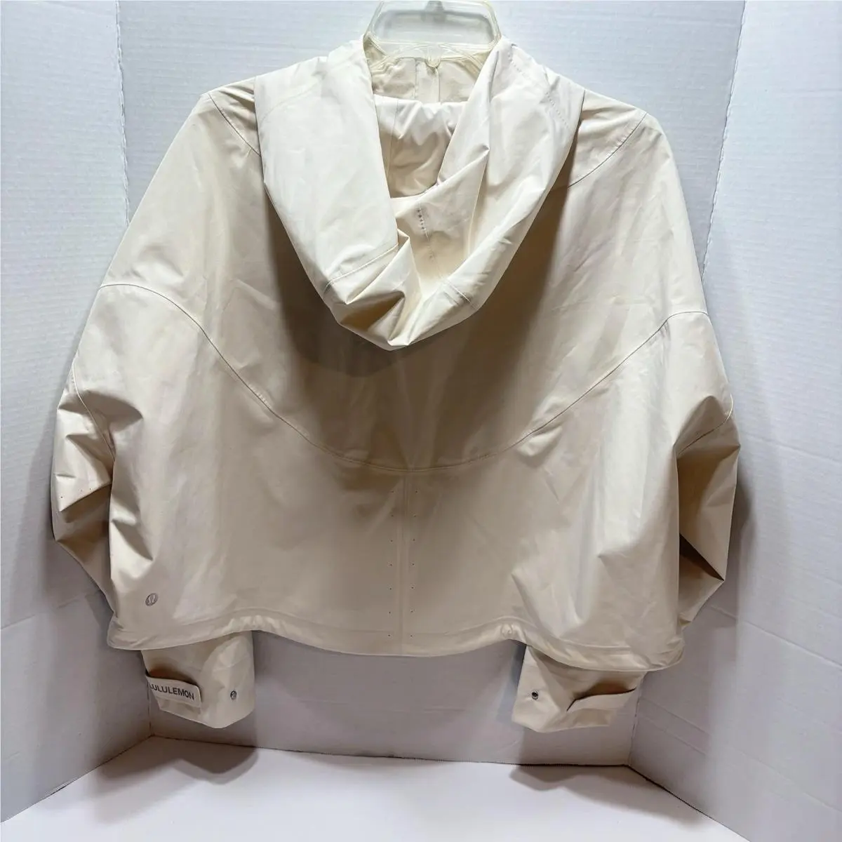 Lululemon clothing - Lululemon Rain Chaser Jacket - Rain Chaser Jacket - Cream 5