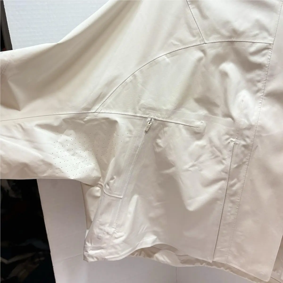 Lululemon clothing - Lululemon Rain Chaser Jacket - Rain Chaser Jacket - Cream 2