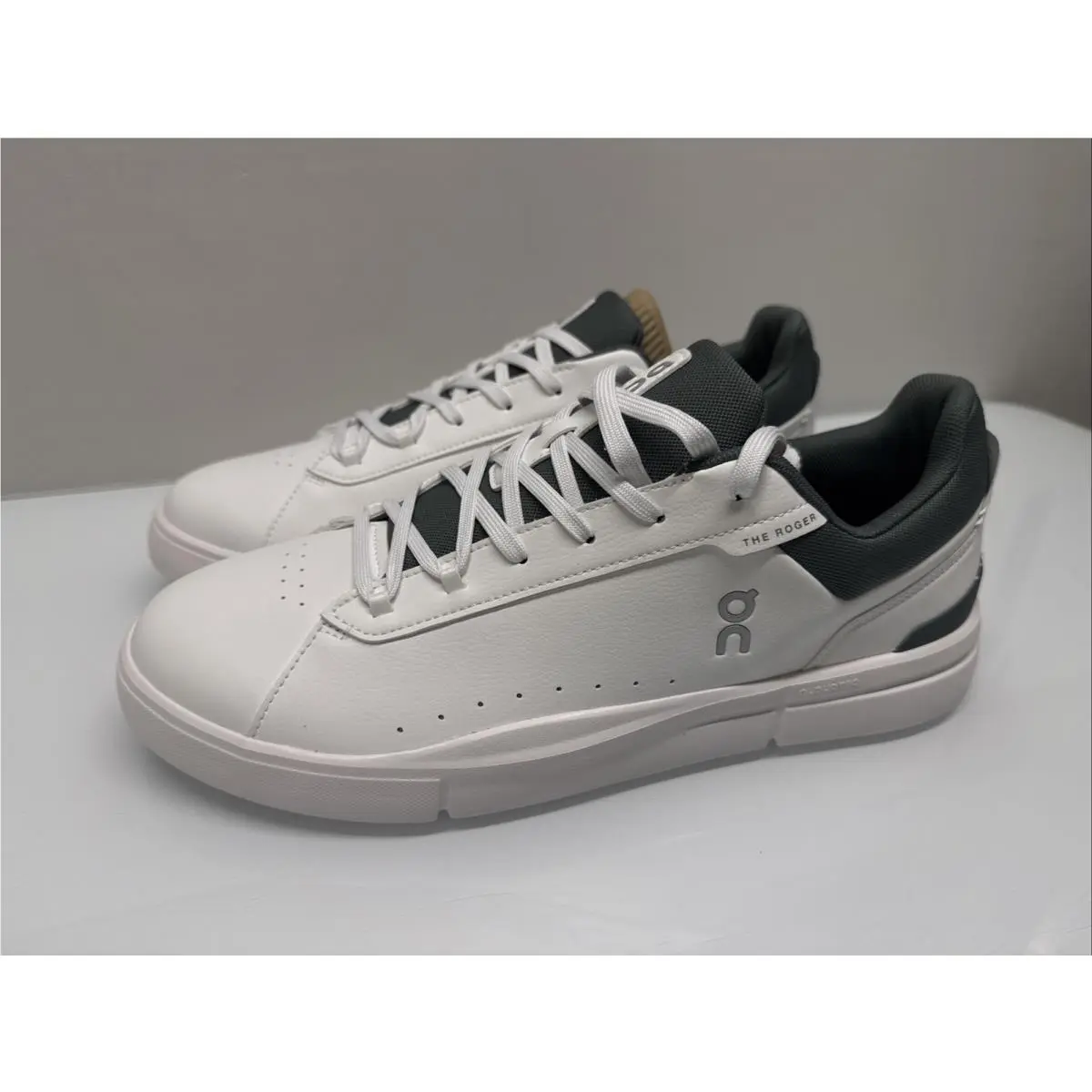 On Running The Roger Advantage White/olive 3MF30641528 Men`s 12