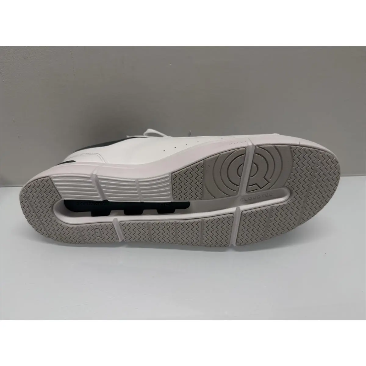 On-Running shoes - On The Roger Advantage - The Roger Advantage - 3MF30641528 - White 4