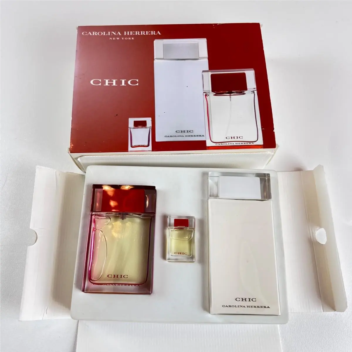 Chic by Caroline Herrera Edp 2.7oz + Body Lotion 6.75oz + 0.2oz Edp 3pc Set