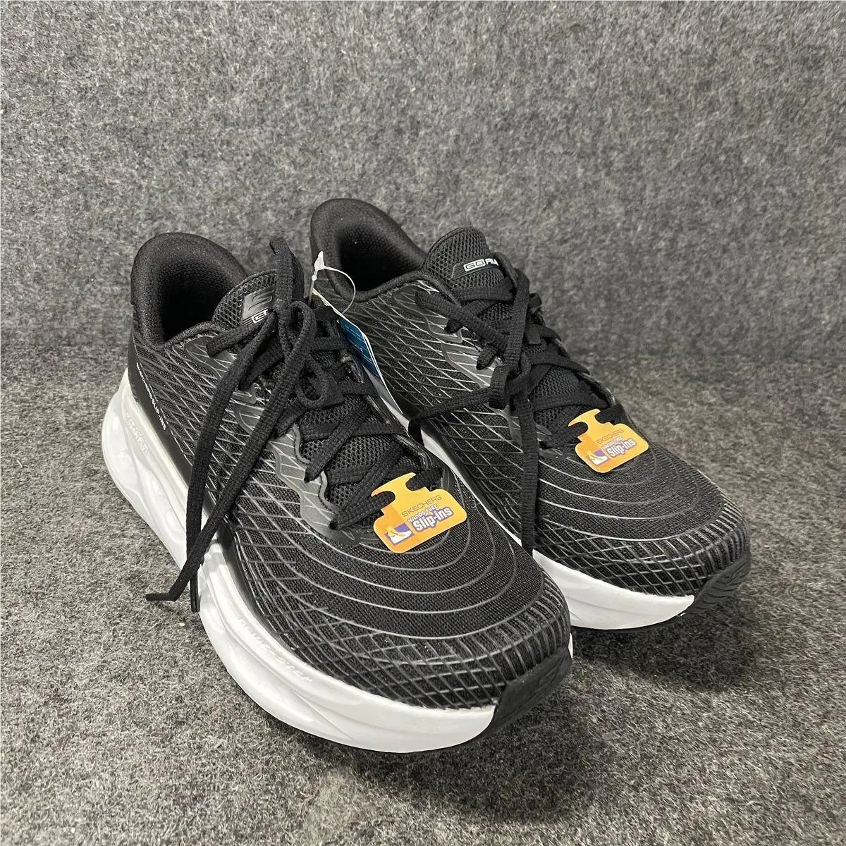 Skechers Max Cushioning Glide-step Sneaker Women`s Size 10 Black/white