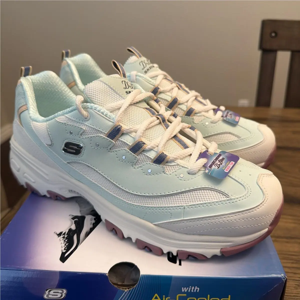 Skechers Women’s D’lites Air- Cooled Memory Foam Size 11 Pink White and Blue .X1