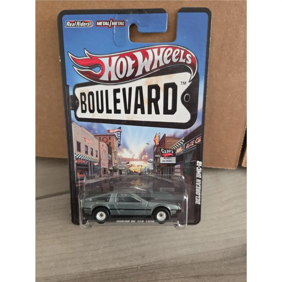 Hot Wheels 2012 Boulevard Ahead Of Its Time Delorean DMC-12 - Real Riders