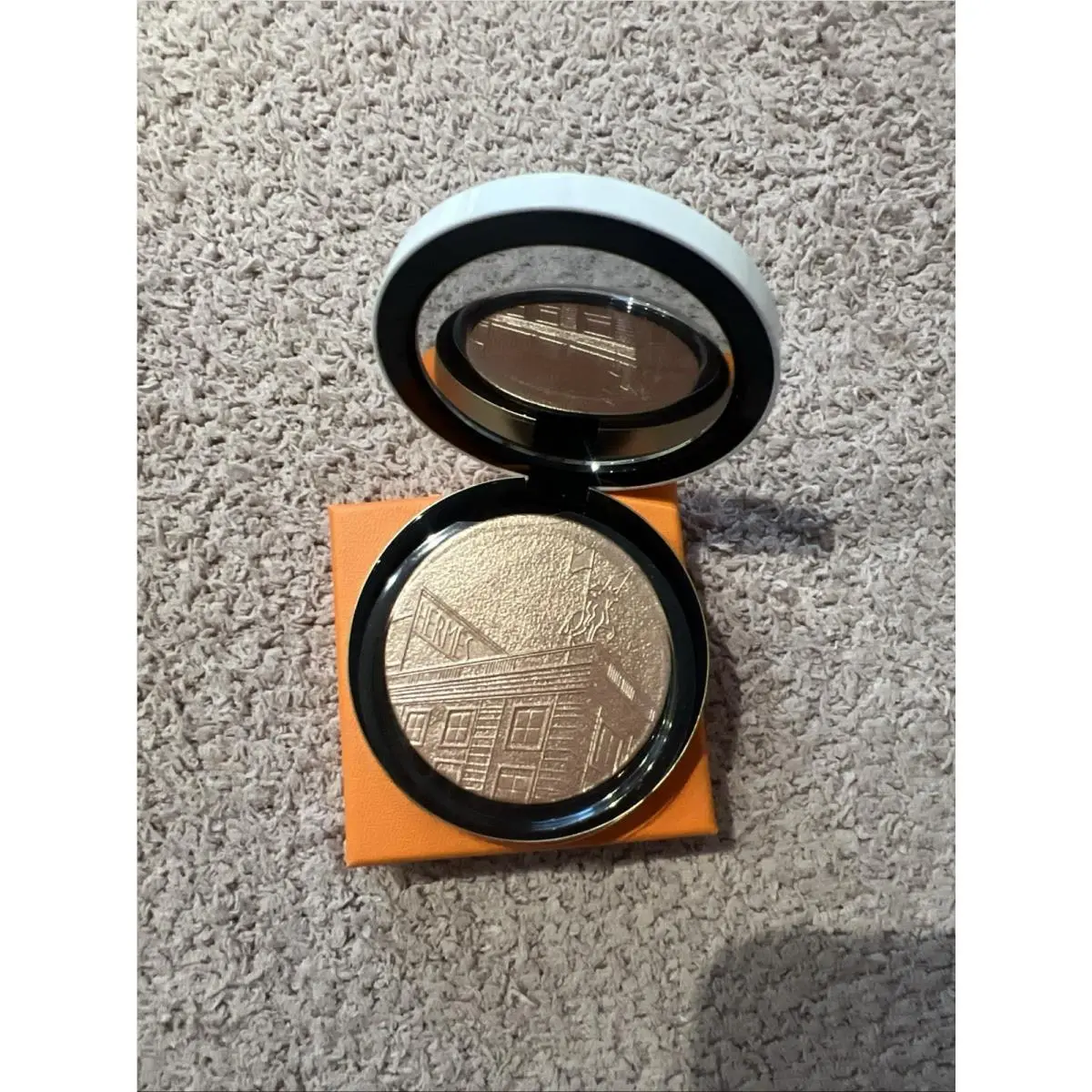 Hermes Poudre 24 Faubourg Face and Eye Illuminating Powder 02 or Rose Rose Gold