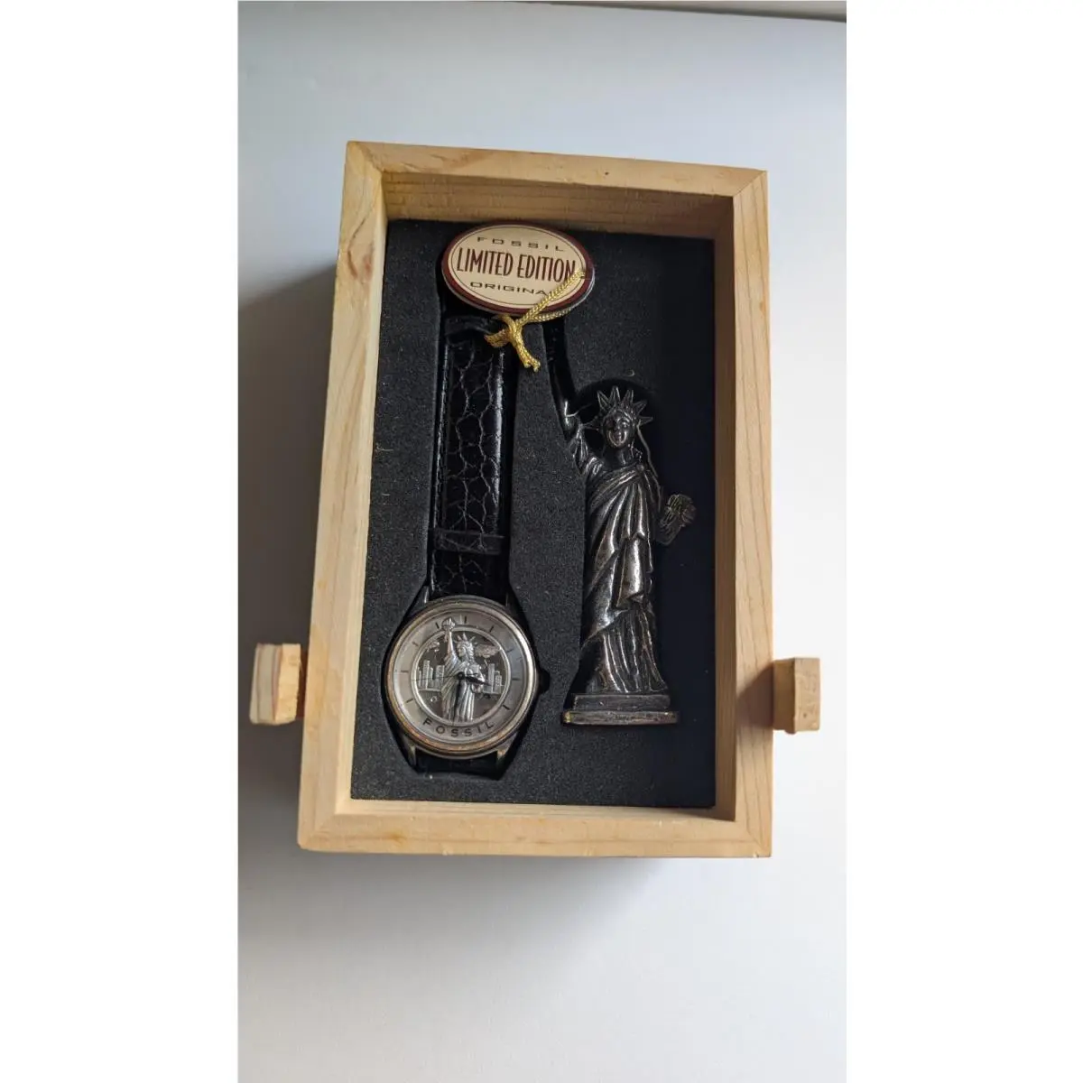 Statue of Liberty Limited Edition Watch Set 3D Silvertone 1990`s by Fossil