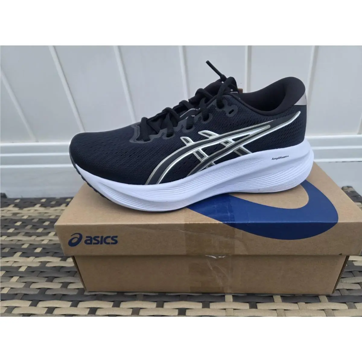 Asics Women`s Gel Excite 11 Running Shoes Sz 7 Usa