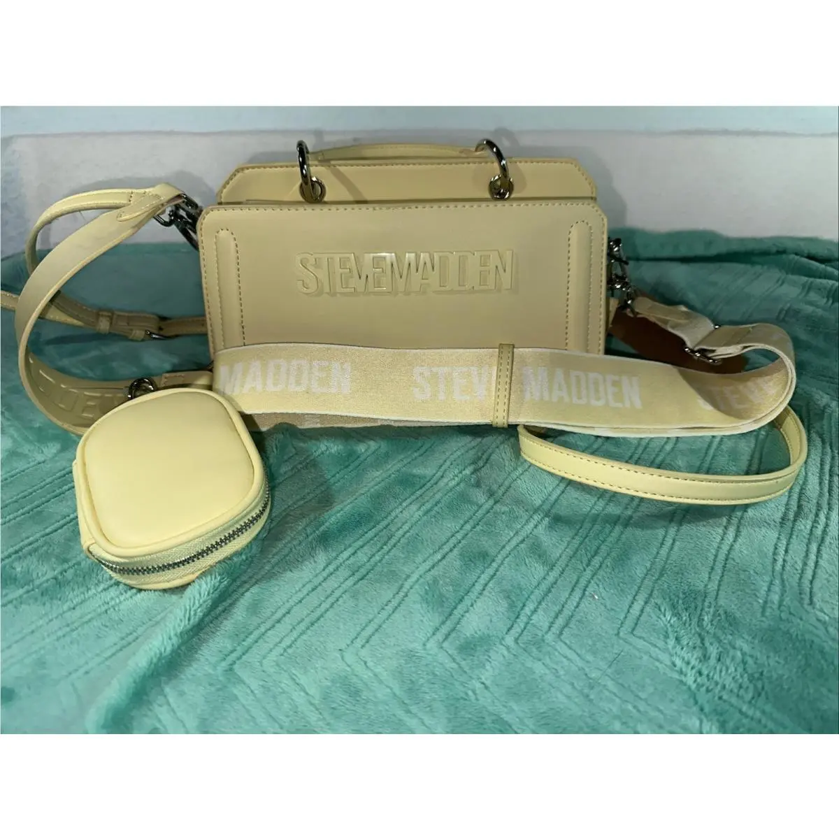 Steve Madden Beviee Panne Cotta Crossbody Buttercup Yellow