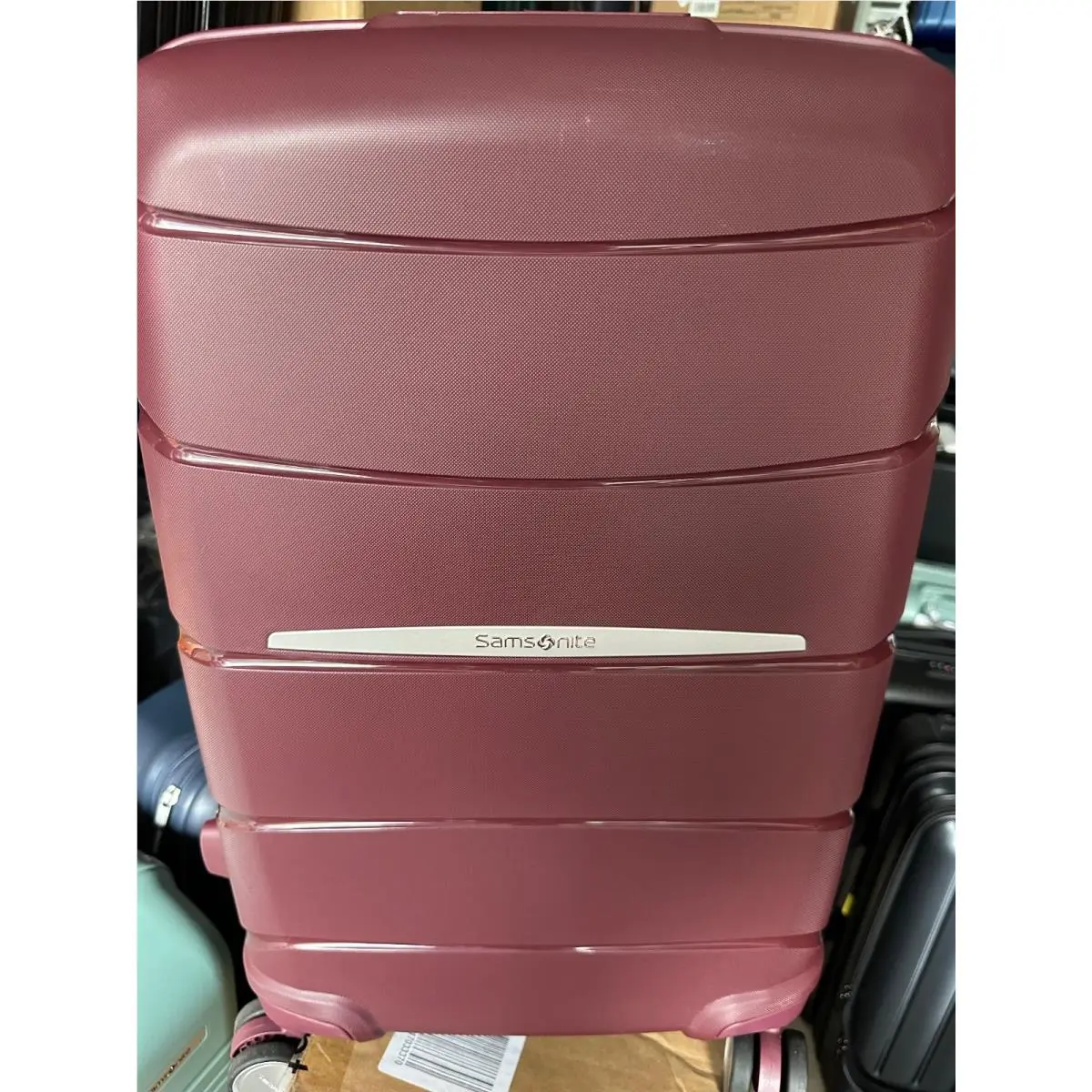 Outline Pro 22 Hardside Expandable Carry On by Samsonite