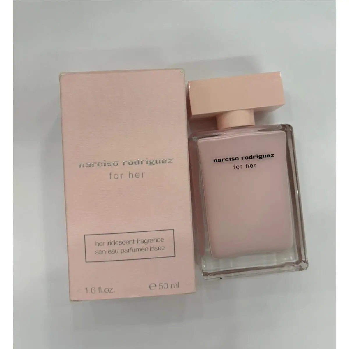 Narciso Rodriguez For Her 1.6 oz / 50 ml Iridescent Boxed 1 Free Perfume