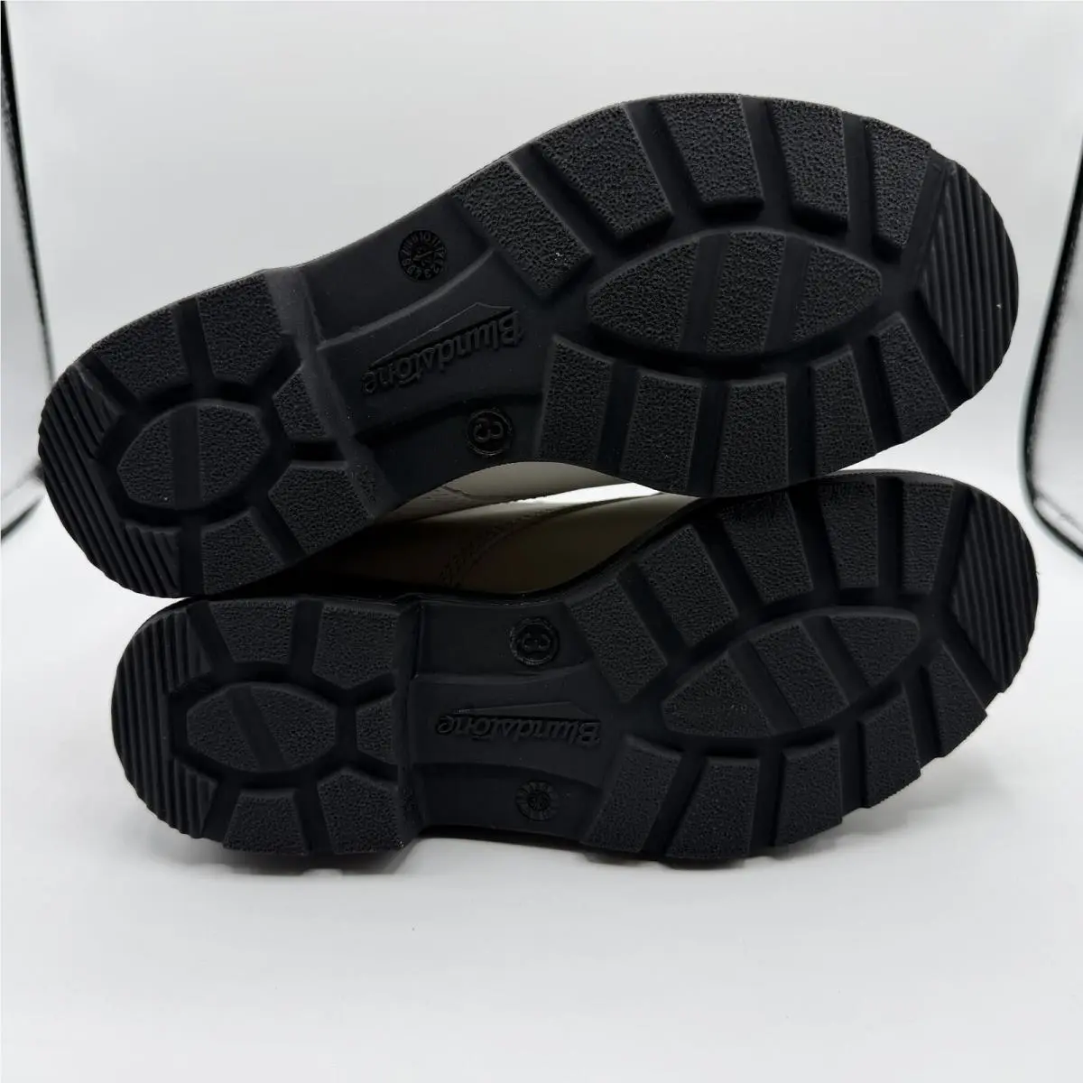 Blundstone shoes - NA - Tan 2