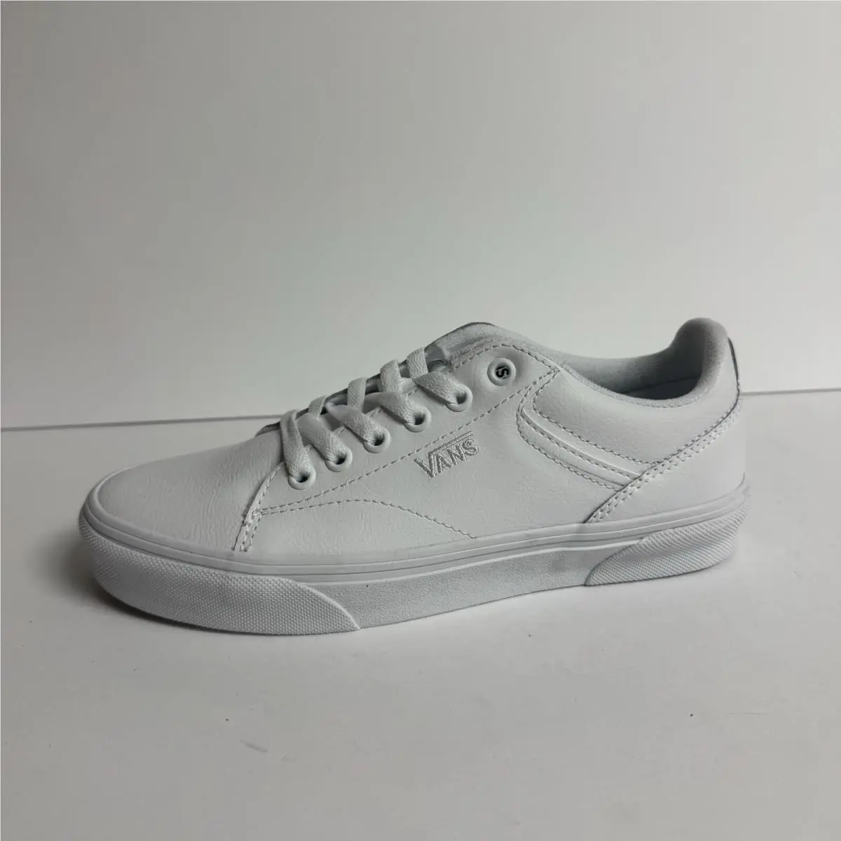 Vans Womens Seldan Sneaker White Size 8 M