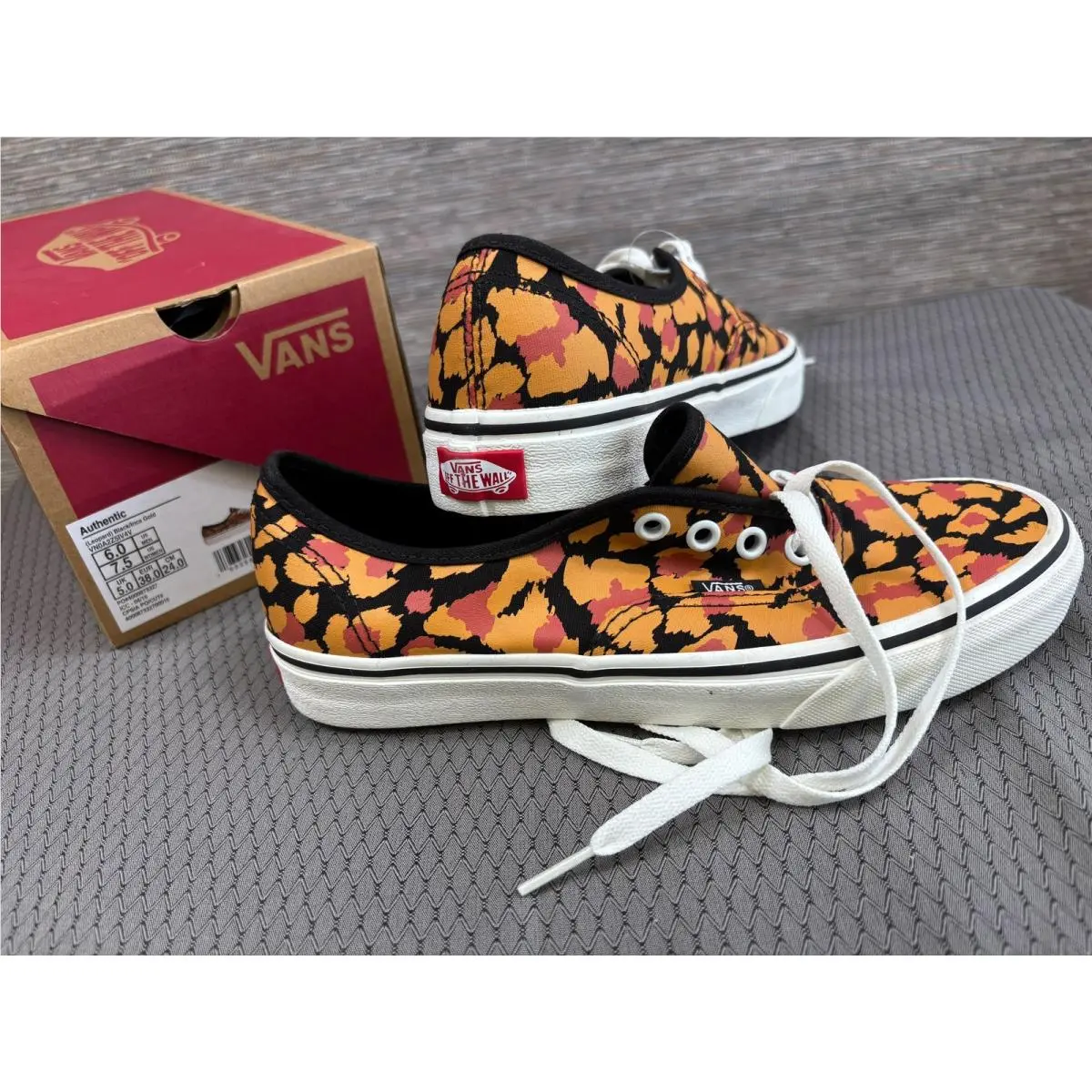 Authentic Shoes Mens Size 6 Canvas Animal Print Low Top Lace Up Sneakers by Vans
