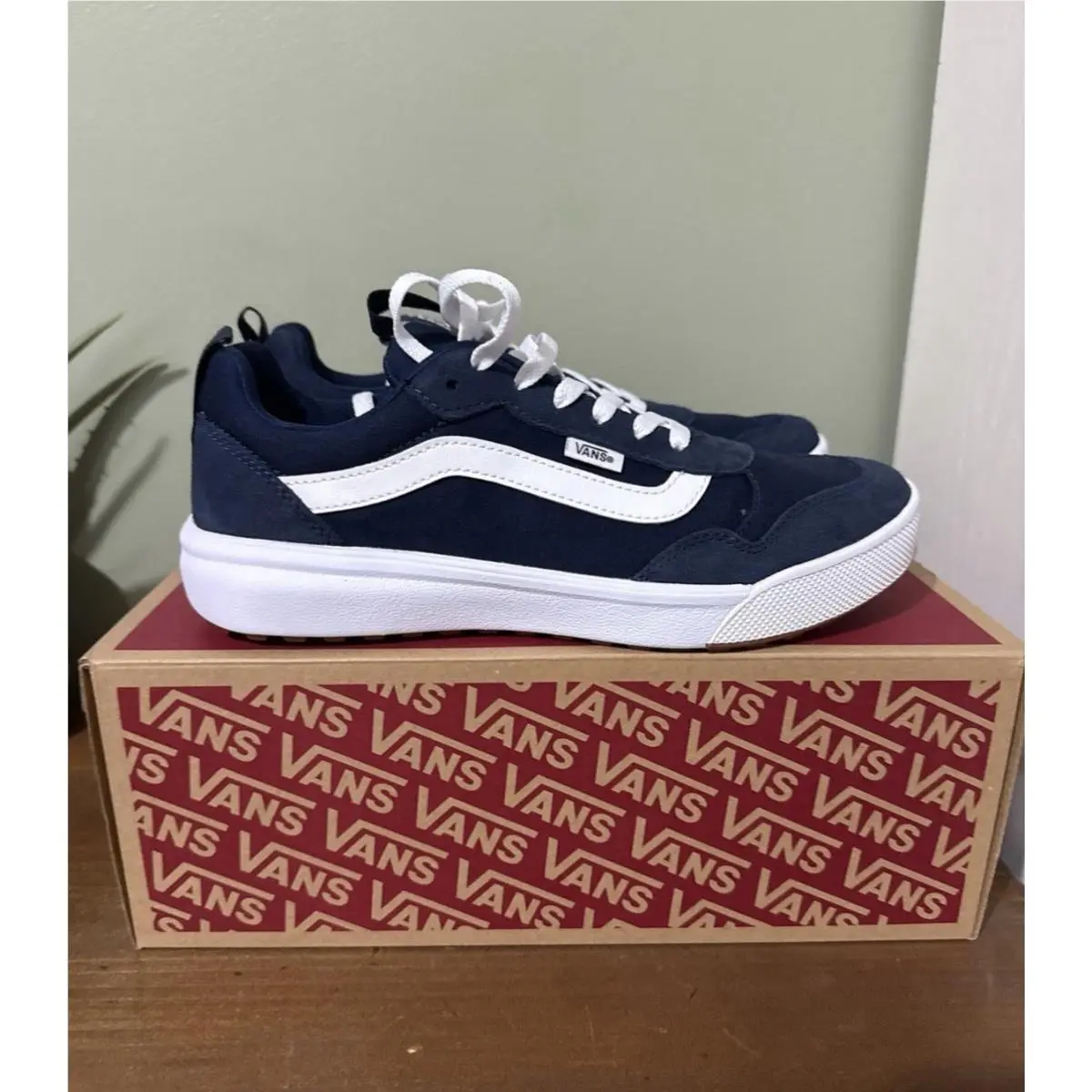 Range Exp Navy Shoes. Men’s Size 8.5 by Vans