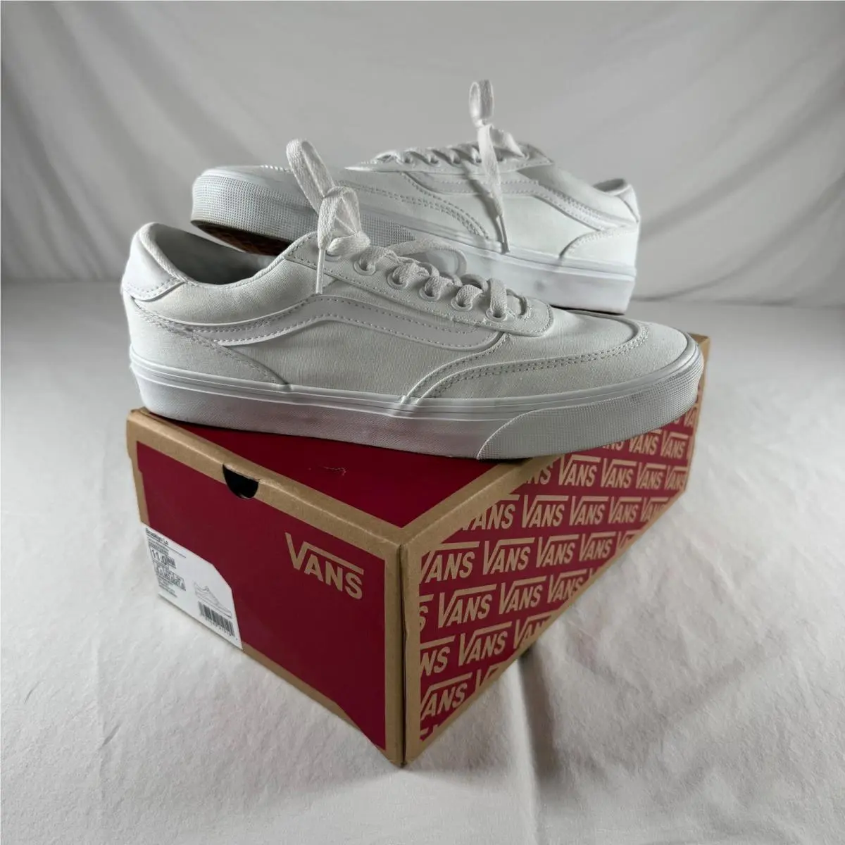 Women`s Size 11.0 White Brooklyn Ls Canvas Low Top Sneakers VN000D7UWWW by Vans