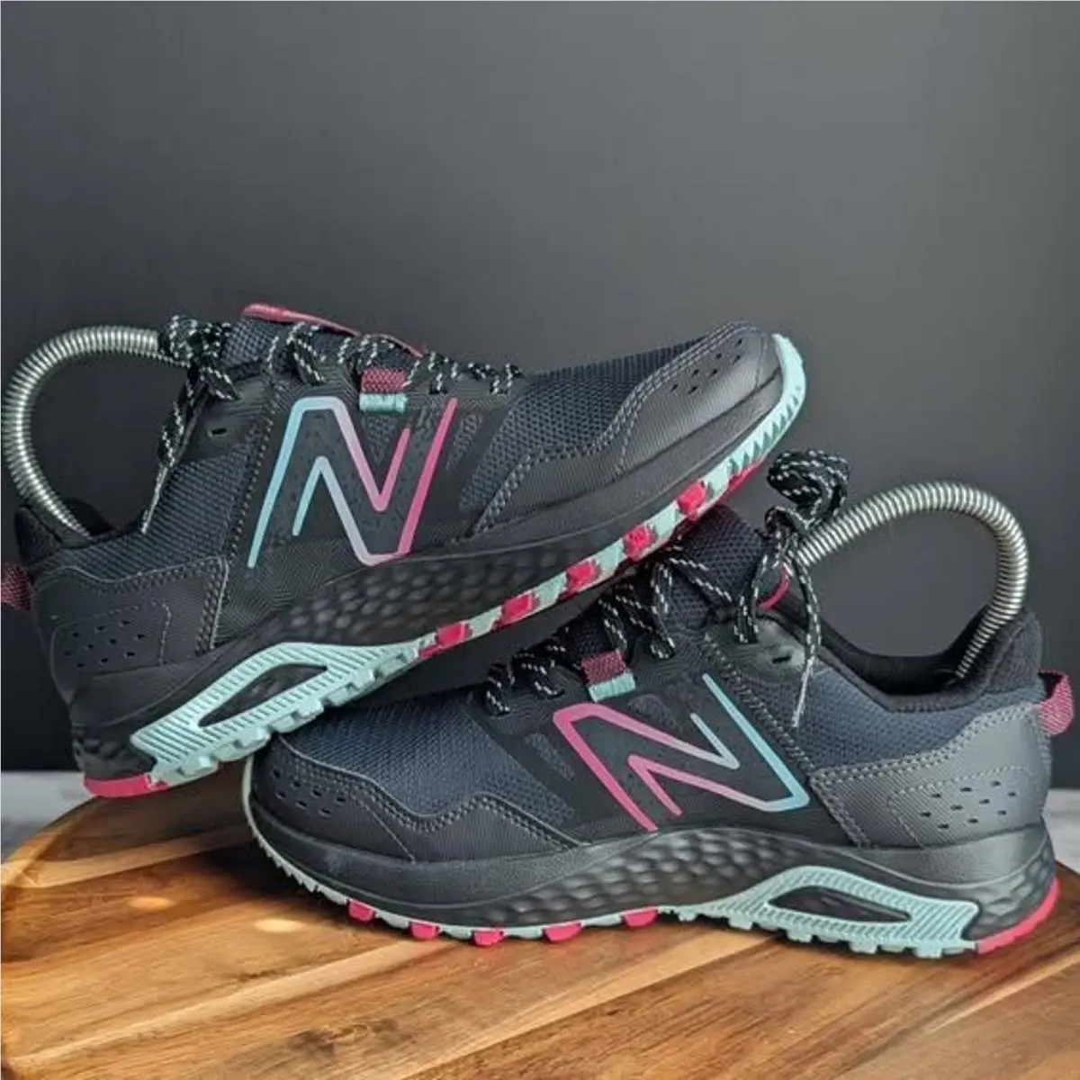 New Balance 410v8 Trail Running Shoes Women 6.5 Black/blue/pink New