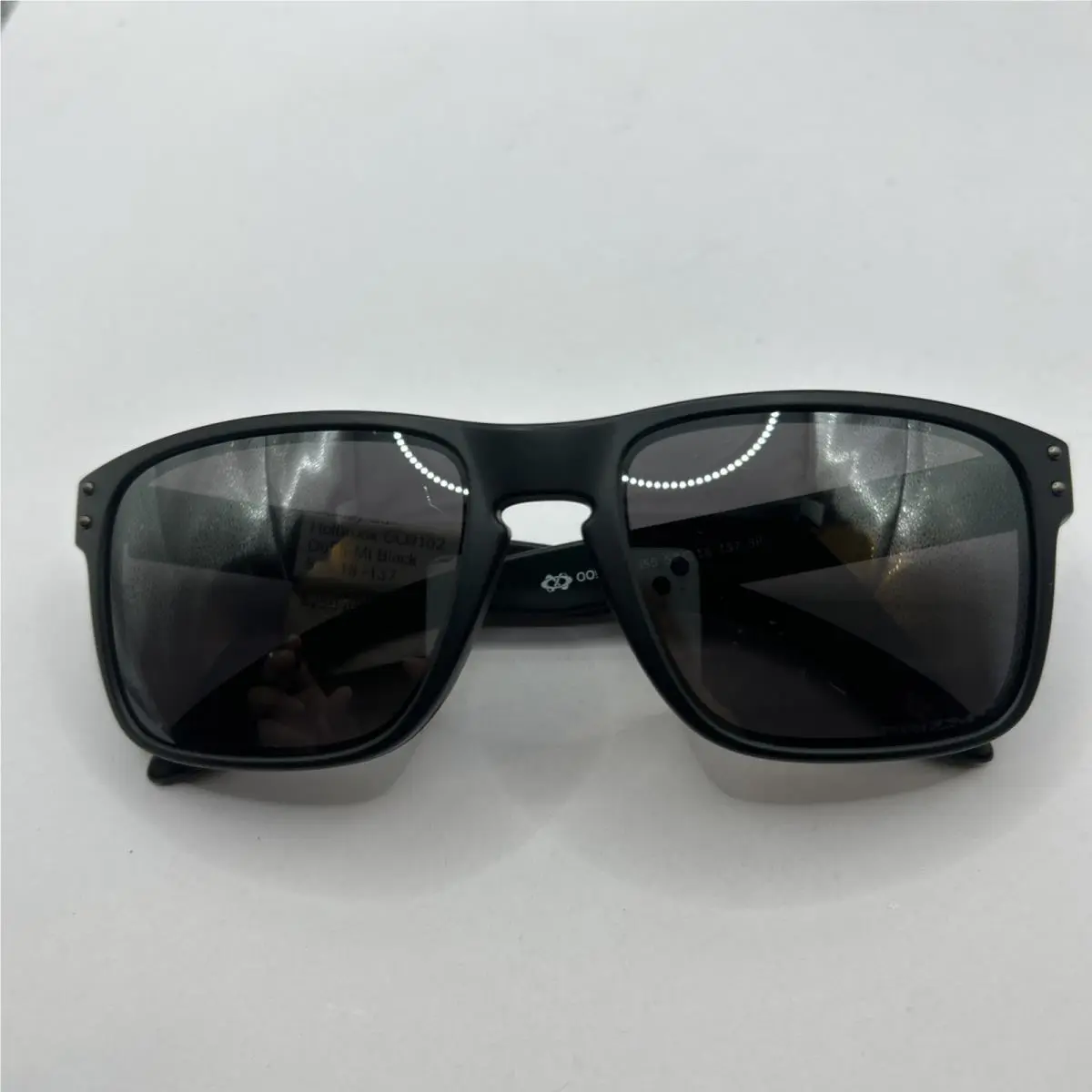 Holbrook OO9102 57-18-137 by Oakley