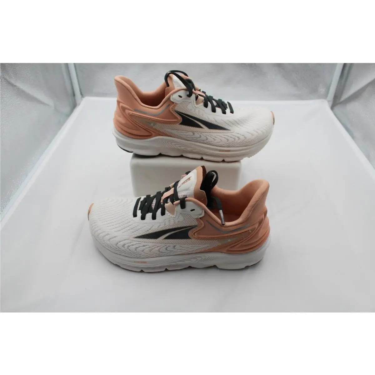 Altra Women`s Torin 6 Running Shoes in White Model: AL0A7R78110-055 Size 5.5