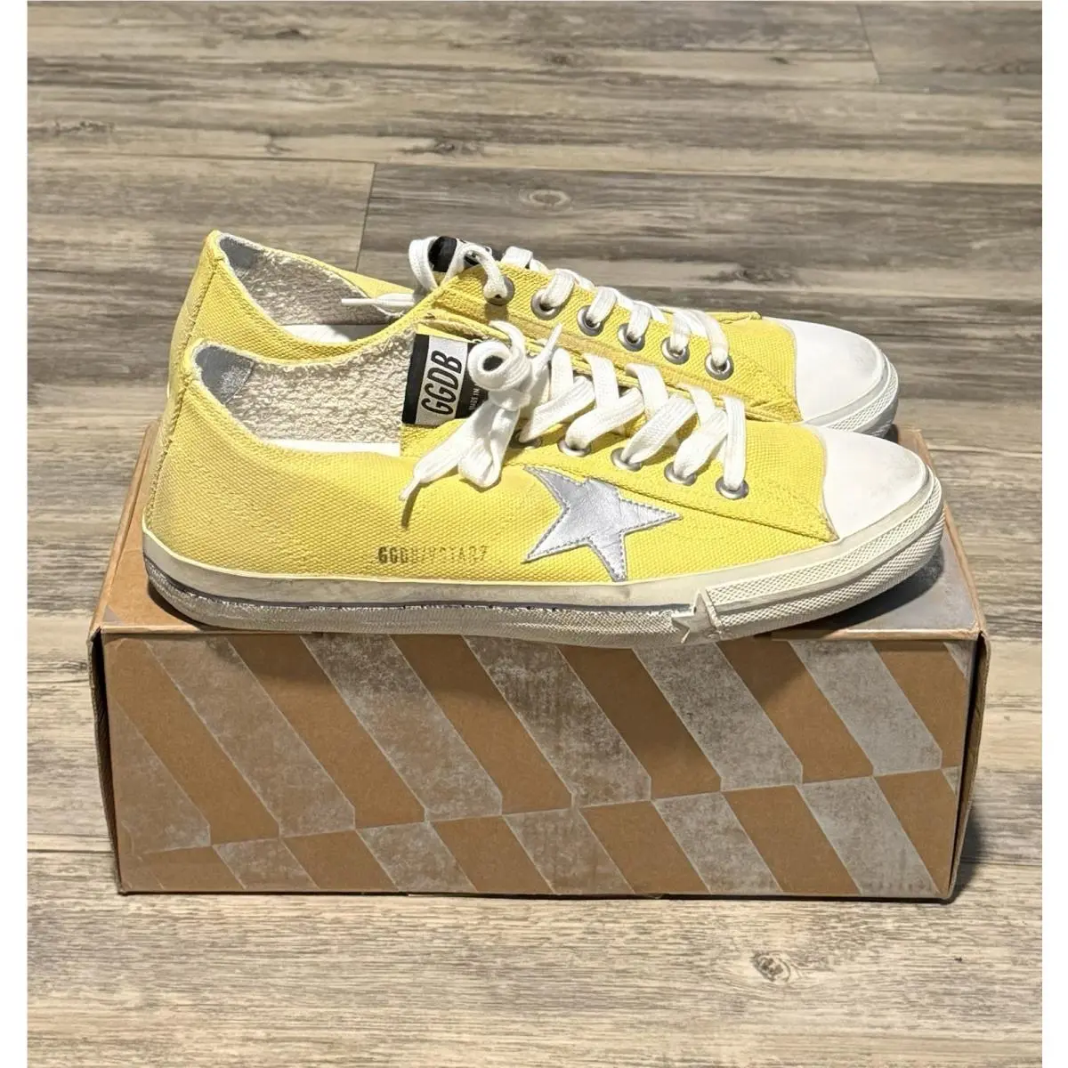 Golden Goose VSTAR2 Col Yellow Canvas/silver Star EU:41 US 11 Women Sneakers