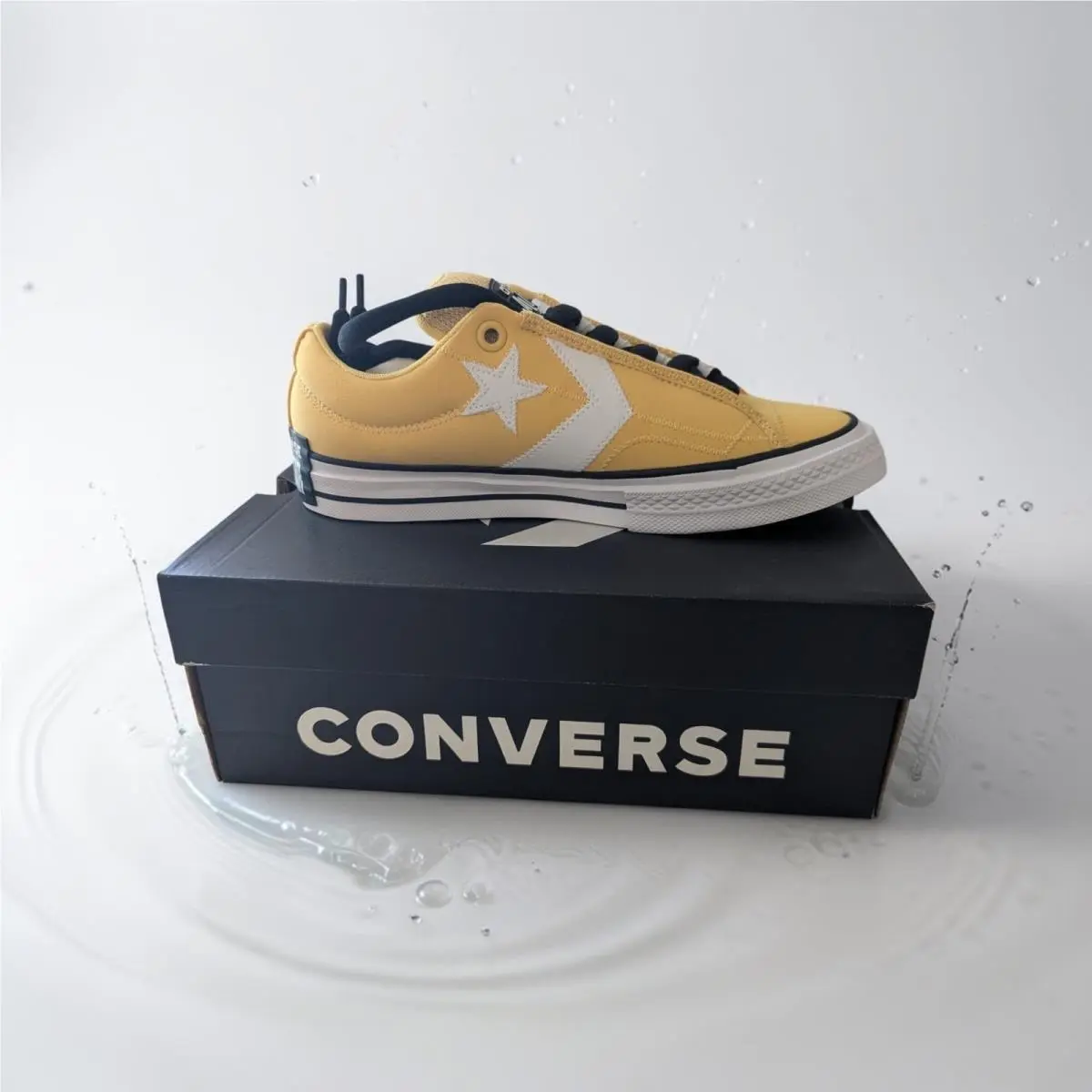 Men`s All Star Low Yellow Star Chevron Fat Lace Sneaker Size 8.5 by Converse