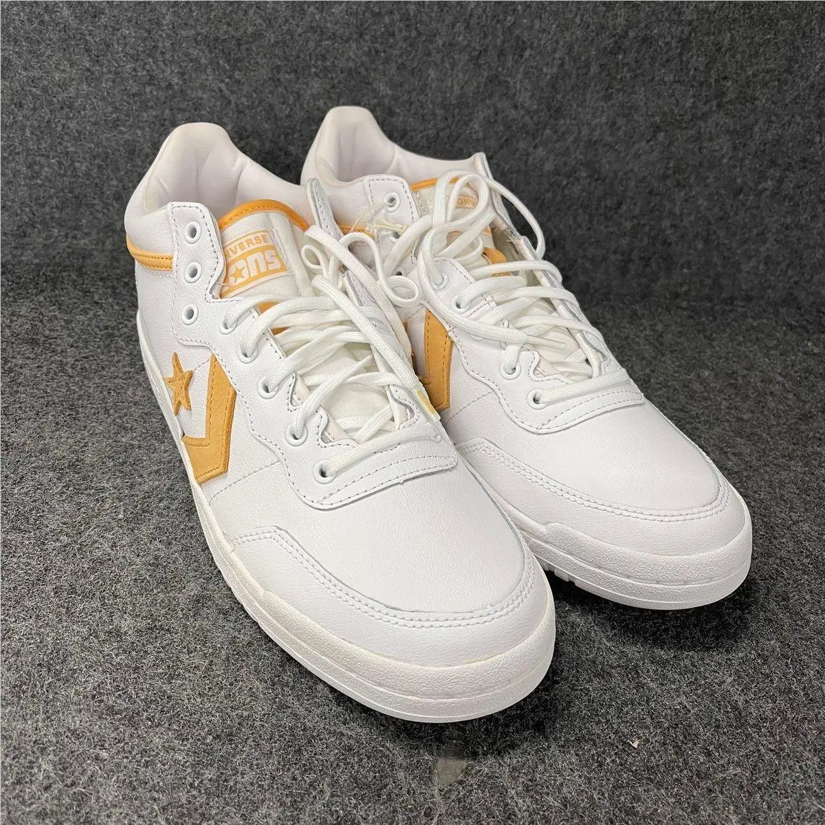 Fastbreak Pro Leather Mid Sneakers Unisex Size M10/W11.5 by Converse