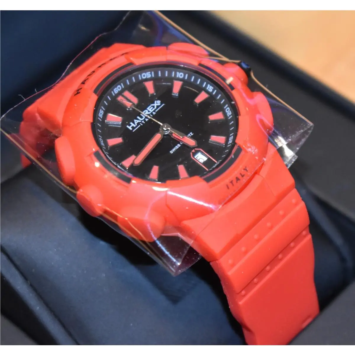 Haurex Italy Tremor Red Black Dial Men`s Watch 43mm