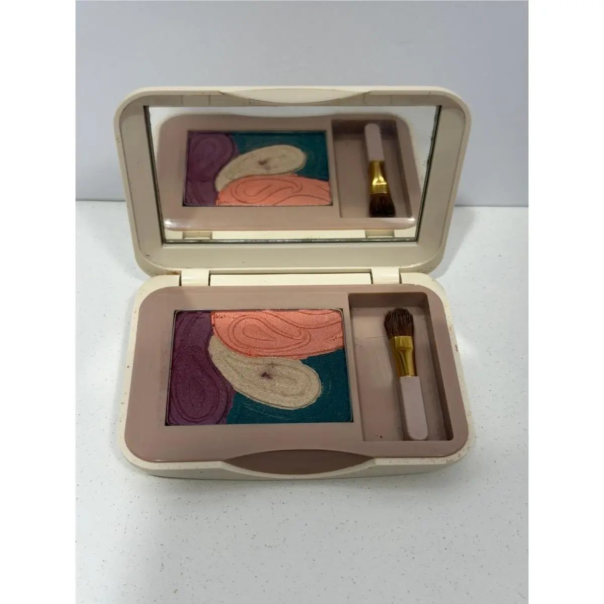 Estee Lauder Pressed Satin Eyeshadow Paisley 02 Currant Wine Peachtree Fern by Estée Lauder