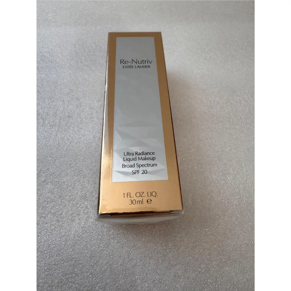 Estee Lauder Re-nutriv Ultra Radiance Liquid Makeup SPF20 1W0 Warm Porcelain 1oz by Estée Lauder