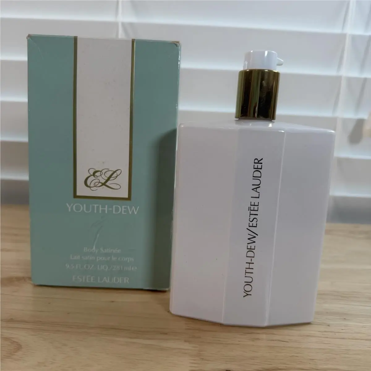 Estee Lauder Youth Dew Body Satinee Lotion 9.5 Oz /281ml Large Bottle by Estée Lauder