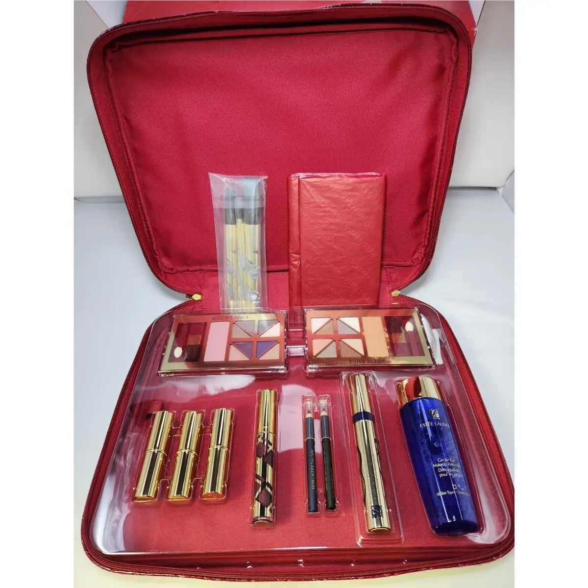 Estee Lauder Deluxe Makeup Kit with Carrying Case by Estée Lauder