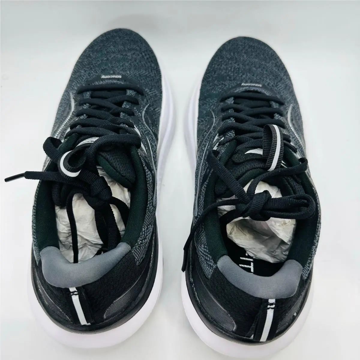 Saucony shoes - Black 3