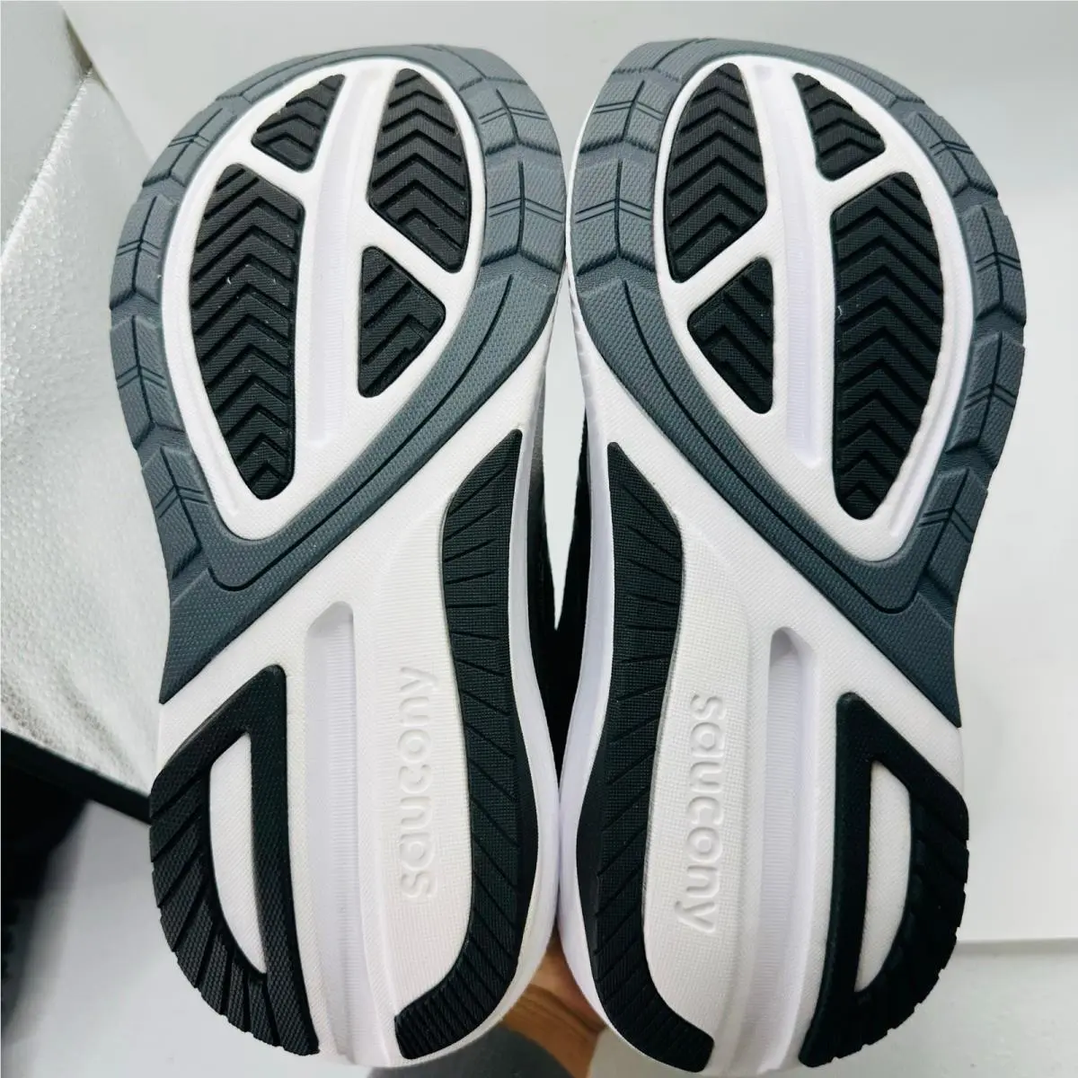 Saucony shoes - Black 5
