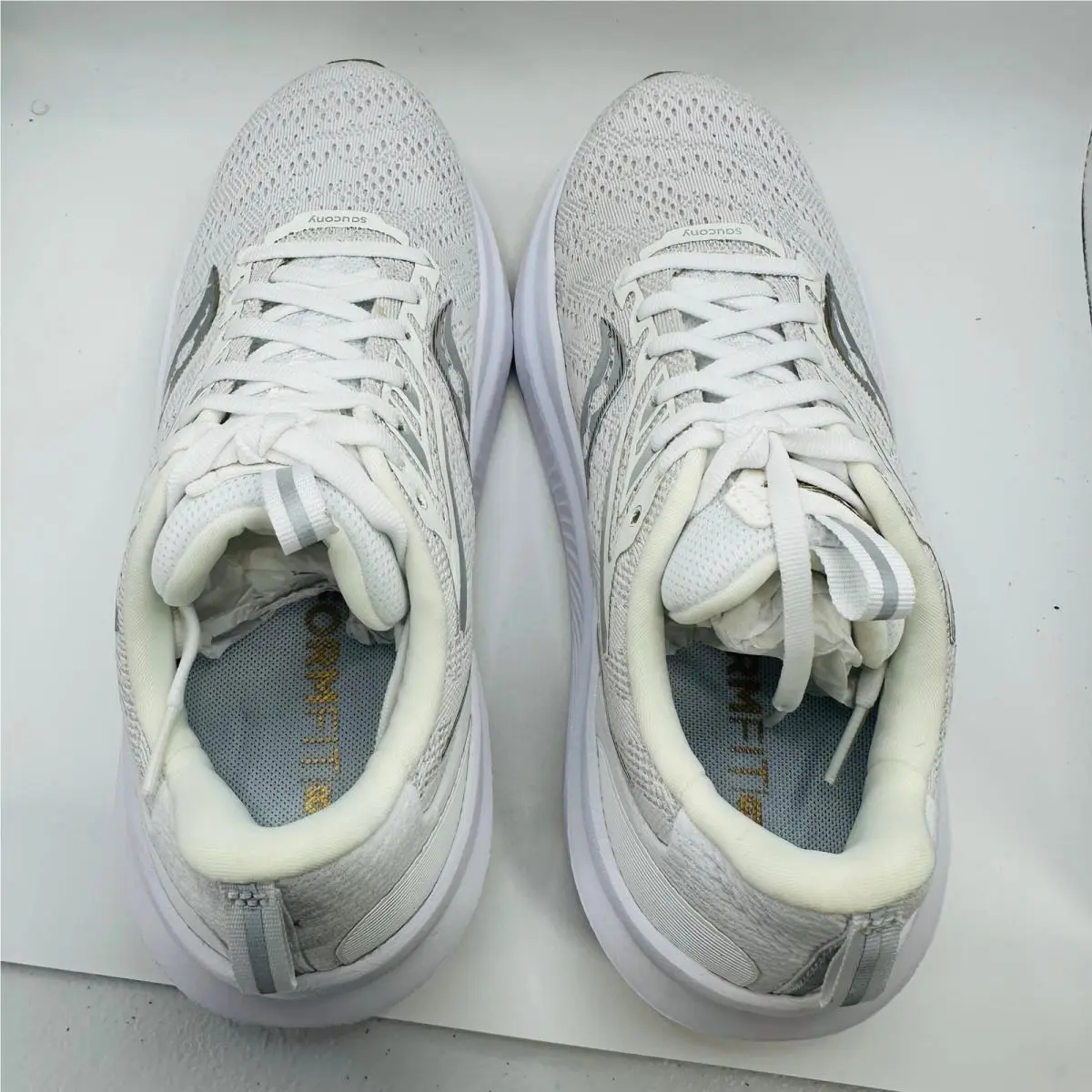 Saucony shoes - White 3