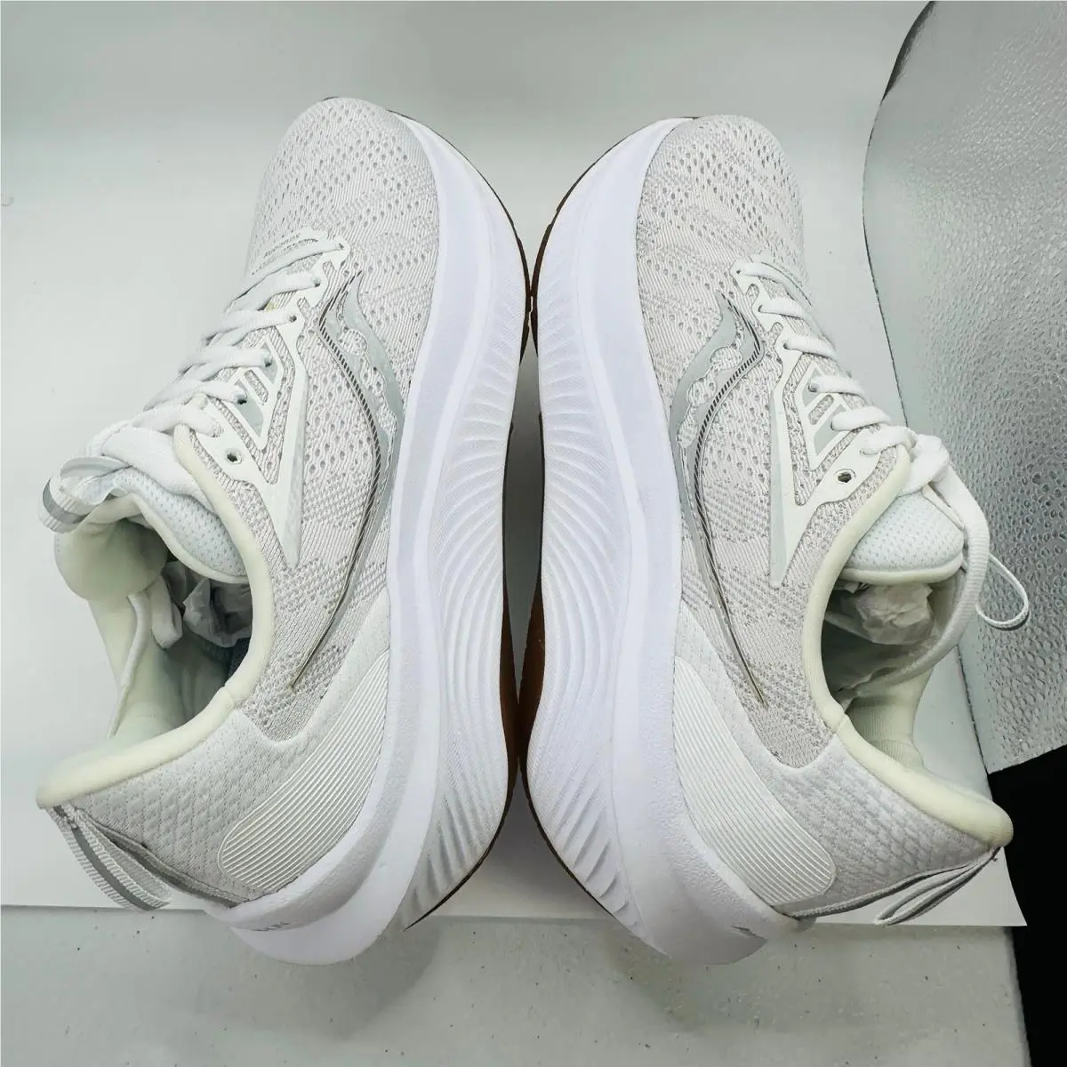 Saucony shoes - White 4