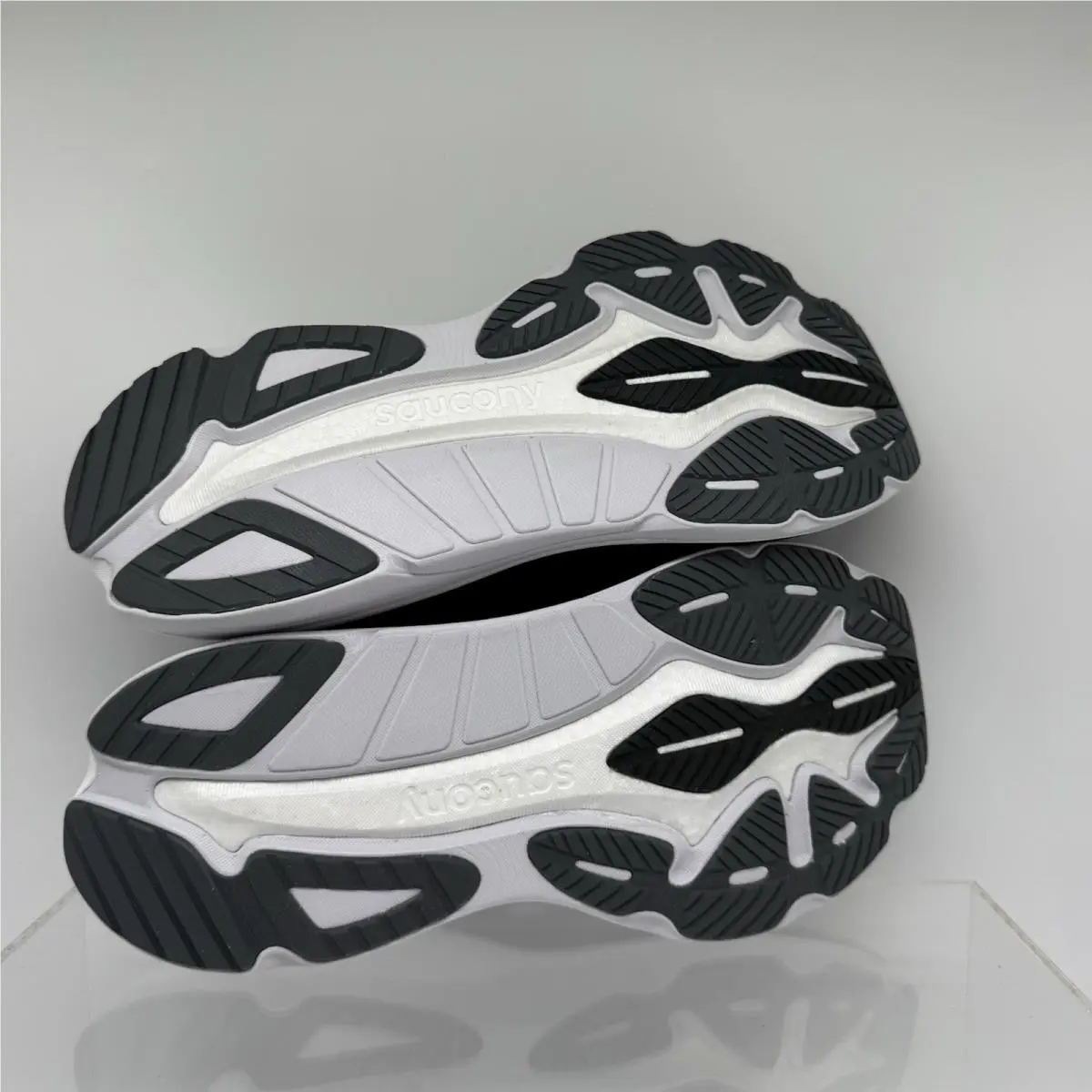 Saucony shoes - Saucony Hurricane 24 - Hurricane - S20933-100 - Black 5