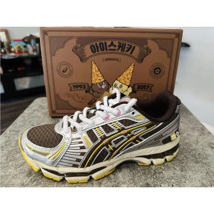 Asics shoes - ASICS Gel Kayano - Gel Kayano - 1203B302-200 - Brown 1