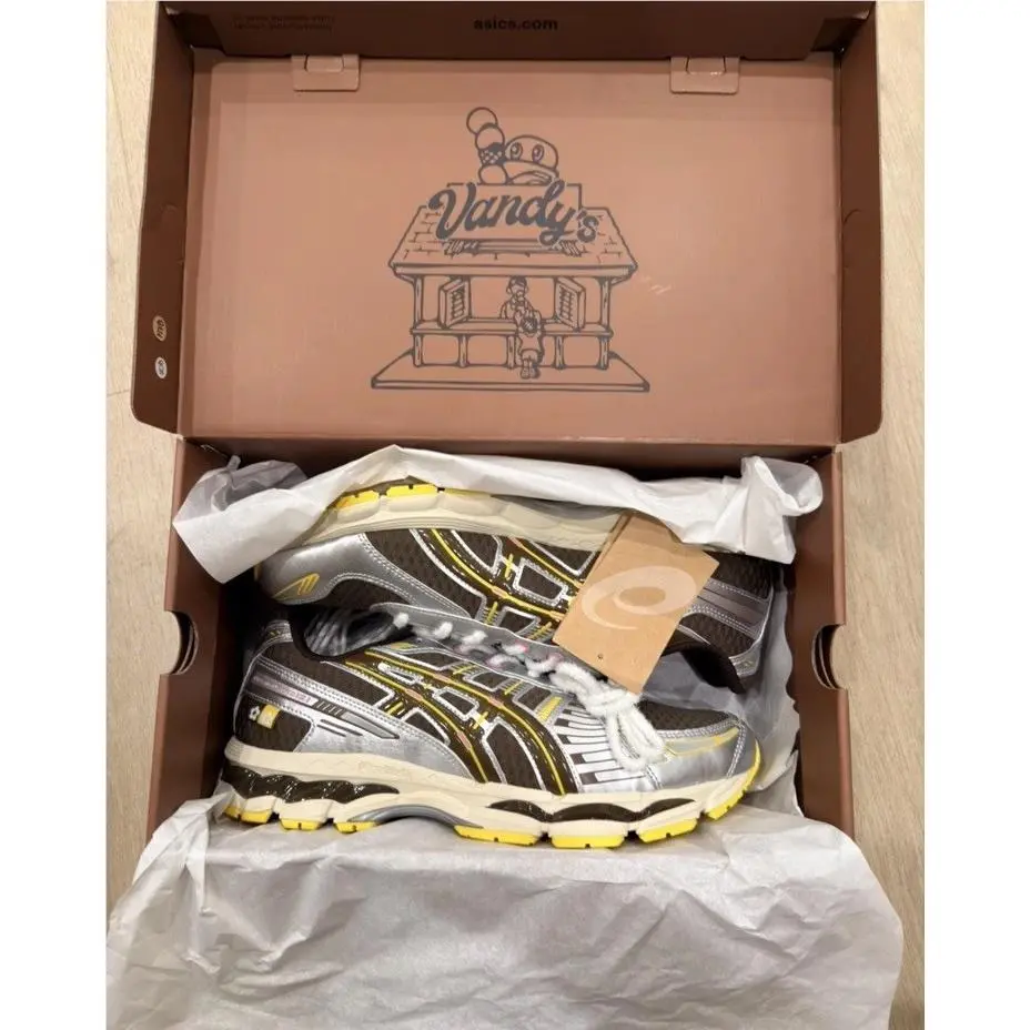 Asics and Vandy The Pink Collab Gel-kayano Chocolate Size US 9.5 Men